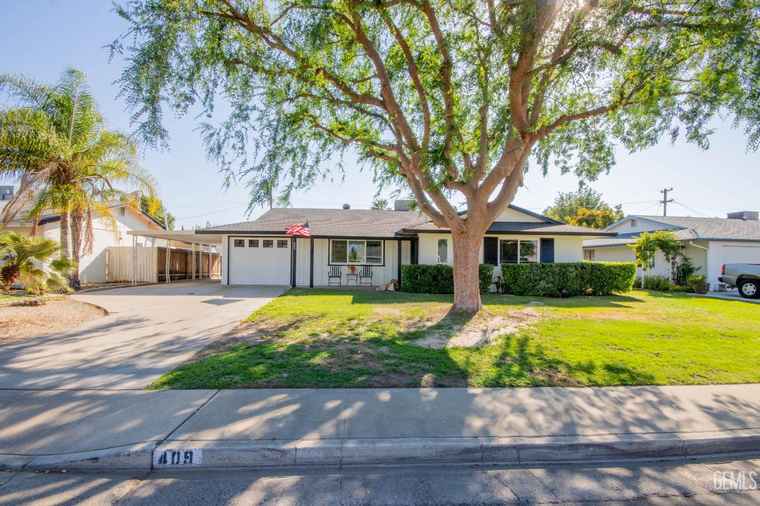 Photo of 409 Cherry Hills Dr Bakersfield, CA 93309