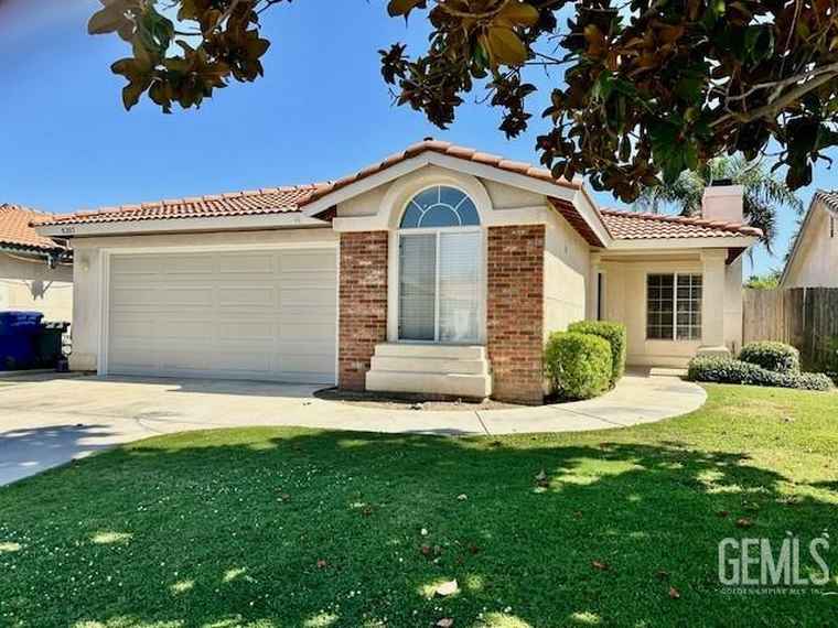 Photo of 8207 Essex Ct Bakersfield, CA 93311