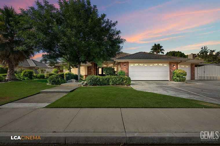 Photo of 13019 Queen Palm Ct Bakersfield, CA 93314