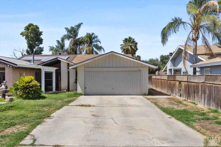 Photo of 4516 Parkwood Ct Bakersfield, CA 93309