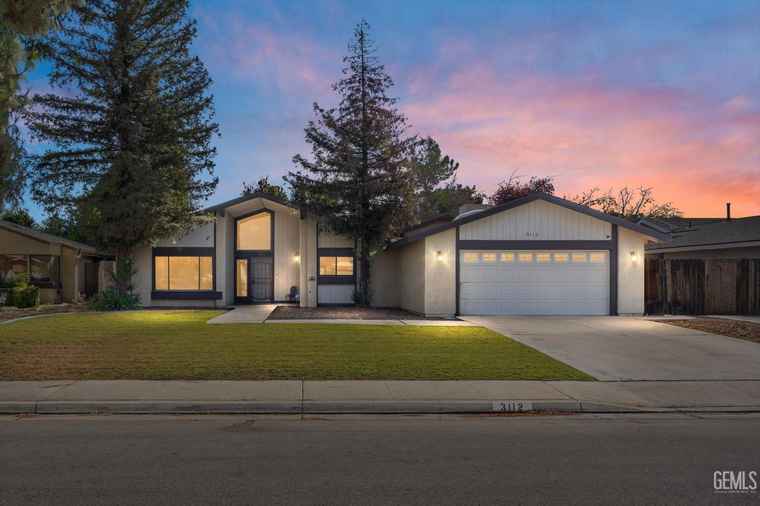 Photo of 3112 Harrogate Ln Bakersfield, CA 93309