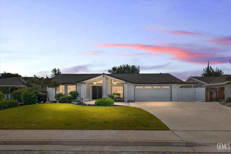 Photo of 1901 Midvale Ct Bakersfield, CA 93309