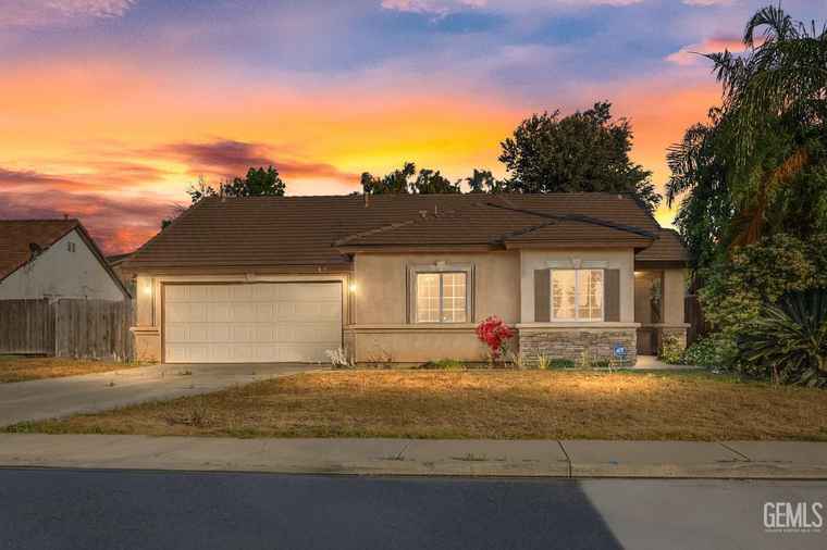 Photo of 8315 Olive Grove Ct Bakersfield, CA 93312