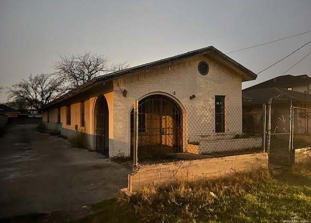 Property at 50 Willow Ave, Roma, TX 78584, 4 beds, 2 baths