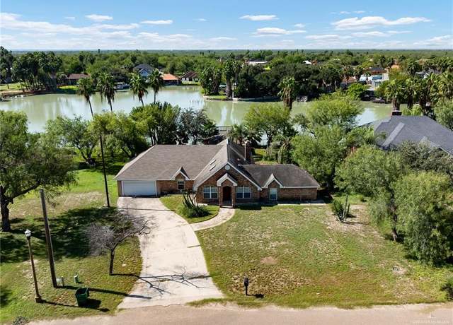 Property at 829 E Kika De La Garza Blvd, La Joya, TX 78560, 2 beds, 2.5 baths