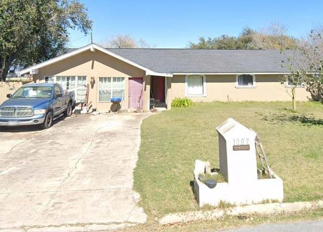 Property at 1007 E Bagwell St, Pharr, TX 78577, 4 beds, 3 baths