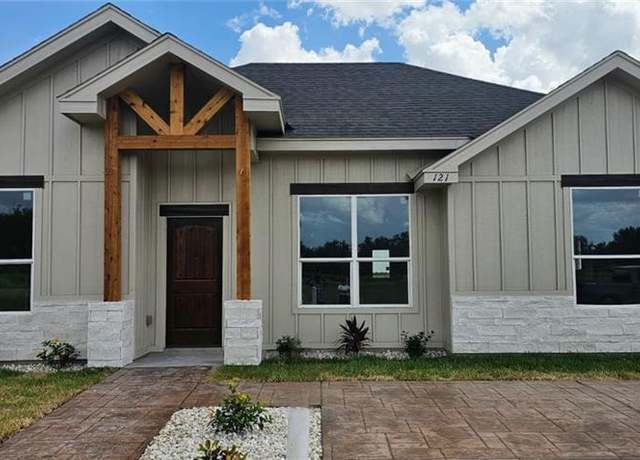 Property at 121 Lenon St, Edcouch, TX 78538, 3 beds, 2 baths