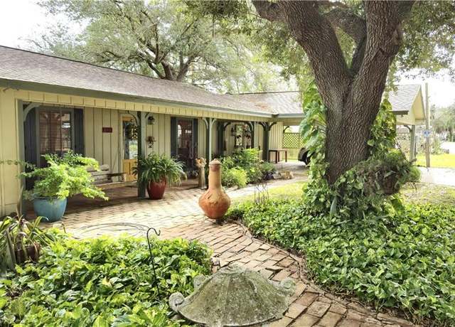 Property at 8410 Lago Vista Dr, Edcouch, TX 78538, 2 beds, 2.5 baths