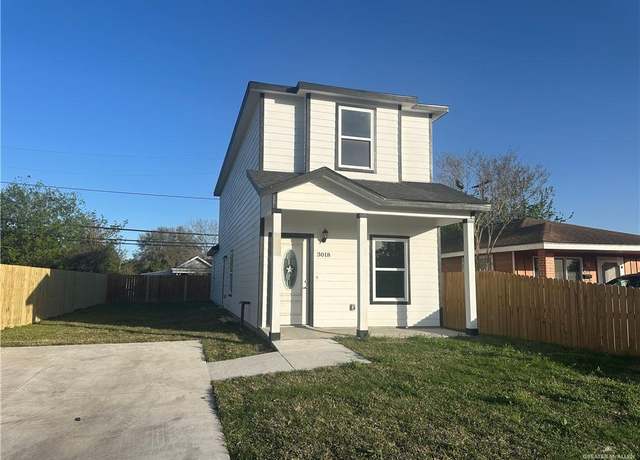 Property at 3018 Greenwood Dr, Corpus Christi, TX 78405, 3 beds, 2.5 baths