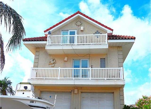 Property at 909 Trout Ave, Port Isabel, TX 78578, 3 beds, 3 baths