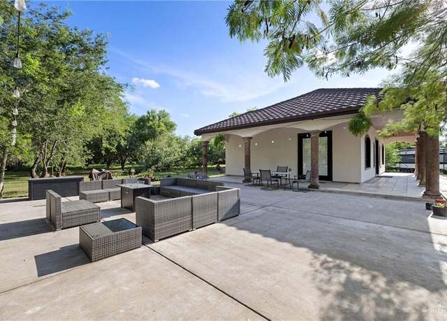 Property at 117 Park Ln E, Harlingen, TX 78552, 3 beds, 2.5 baths