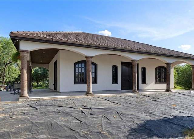 Property at 117 Park Ln E, Harlingen, TX 78552, 3 beds, 2.5 baths