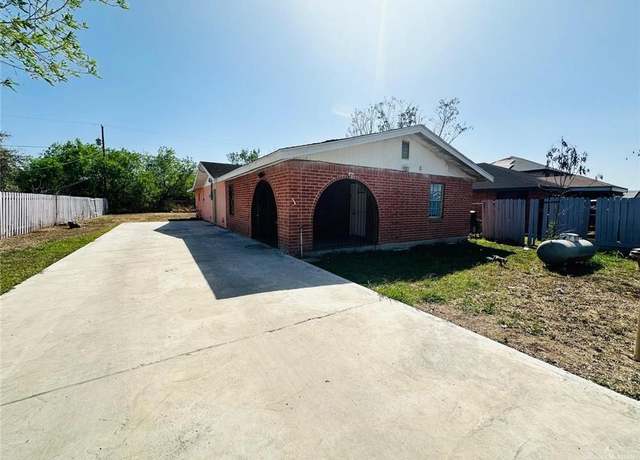 Property at 1620 S De La Rosa Dr, Donna, TX 78537, 4 beds, 3 baths