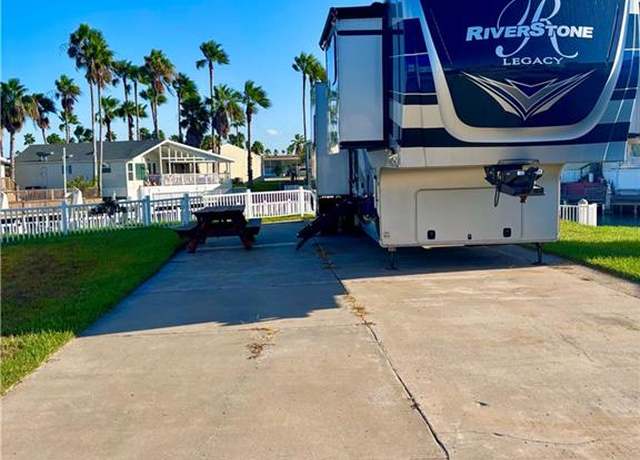 Property at 142 E Bonnet Cir, Port Isabel, TX 78578
