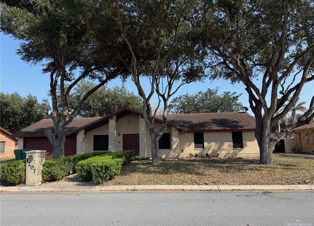 Property at 1207 S Gumwood St S, Pharr, TX 78577, 4 beds, 2.5 baths