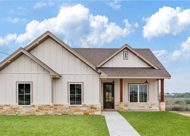 Property at 105 Other Ln, Zapata, TX 78076, 3 beds, 3 baths