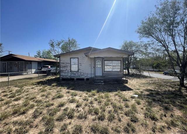 Property at 1302 E Cano St, Edinburg, TX 78539, 3 beds, 1 bath