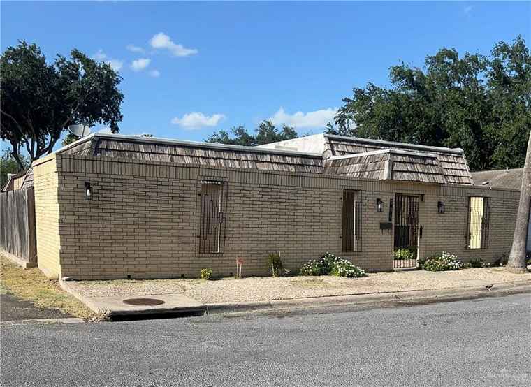 Photo of 704 Kerry Ln McAllen, TX 78504