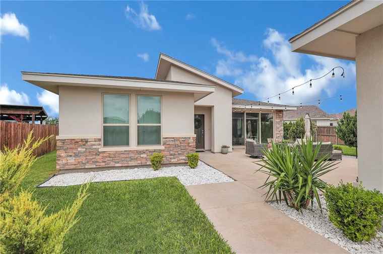Photo of 5237 Lost Creek Ln McAllen, TX 78504