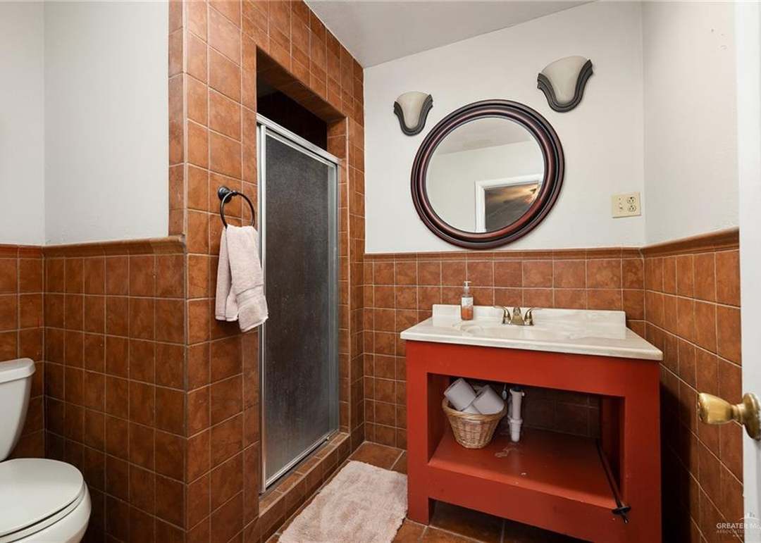 2704 N 6th St, McAllen, TX 78501