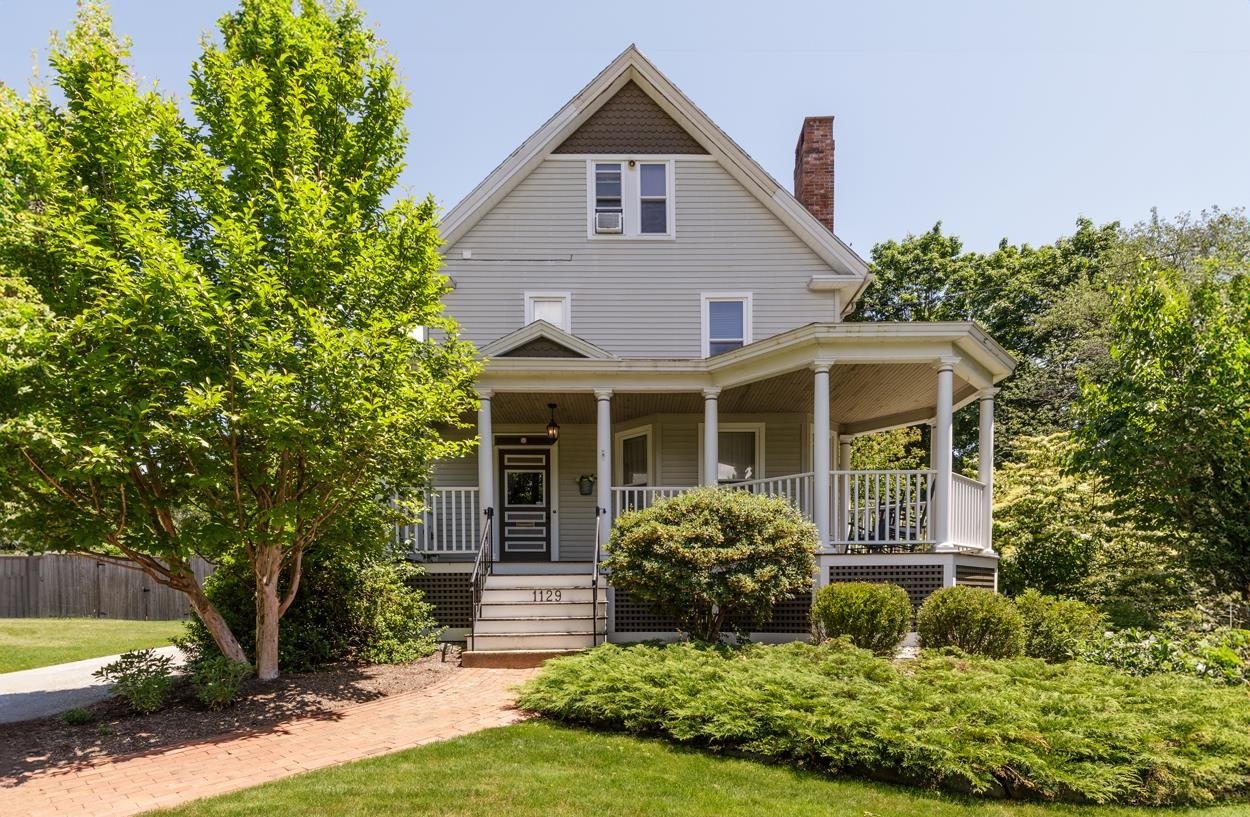 1129 Union St, Manchester, NH 03104-2240 | Redfin
