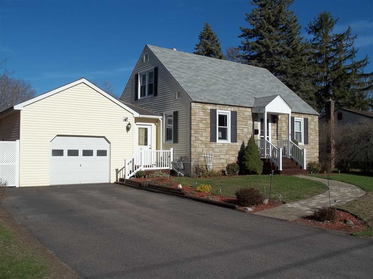 6 Maplewood Dr, South Burlington, VT 05403 | MLS# 4628901 | Redfin