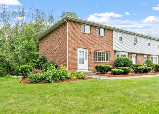 Property at 9 Oakridge Dr, Londonderry, NH 03053, 2 beds, 1.5 baths