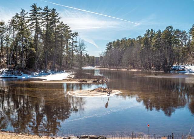 Property at 305 W Main St, Conway, NH 03818, 4 beds, 2 baths