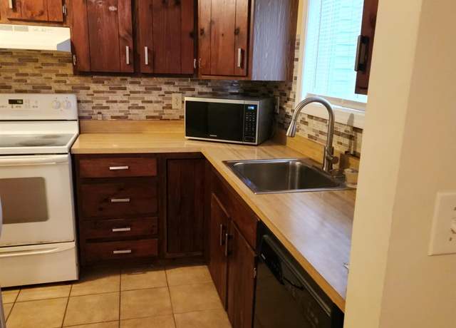 Property at 17 Burns Ave #2, Concord, NH 03301, 2 beds, 1.5 baths