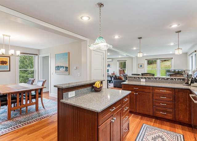 Property at 365 Wallis Dr, Waitsfield, VT 05673, 4 beds, 3 baths