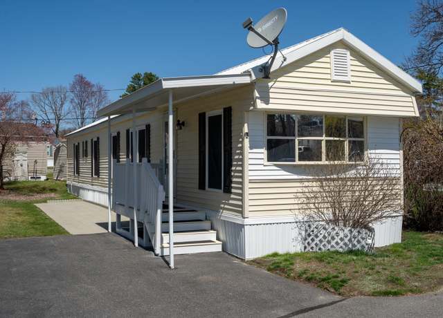 Property at 3 Hunter Blvd, Londonderry, NH 03053, 2 beds, 1 bath