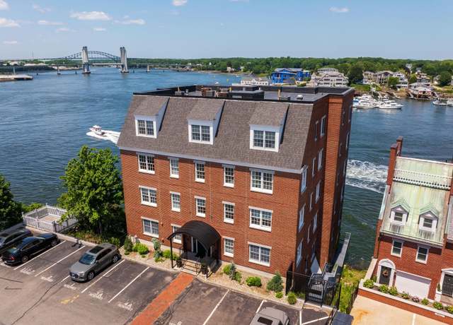 Property at 113 Bow St #2, Portsmouth, NH 03801, 2 beds, 2.5 baths