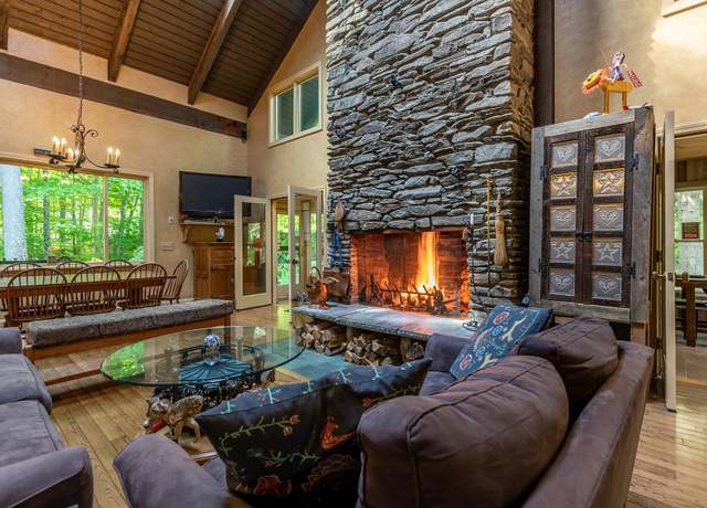 Property at 11 Founders Hill Rd, Winhall, VT 05340, 5 beds, 3.5 baths