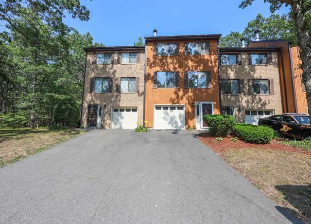 Property at 28 Winrow Dr, Merrimack, NH 03054, 2 beds, 1.5 baths