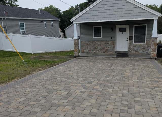 Property at 42.5 Hillside Ave #002, Derry, NH 03038, 3 beds, 2 baths
