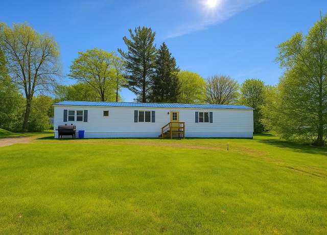 Property at 41 Crow Hill St, Northumberland, NH 03582, 3 beds, 1 bath