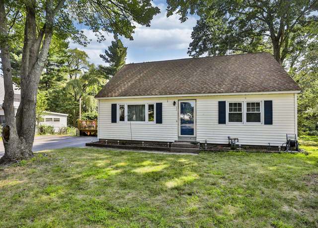 Property at 42 Elgin St, Nashua, NH 03060, 4 beds, 2.5 baths