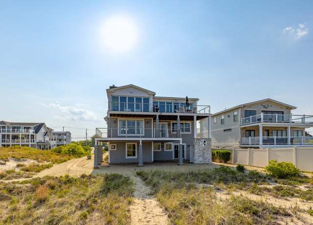 Property at 9 Merrimac St, Seabrook, NH 03874, 4 beds, 4 baths