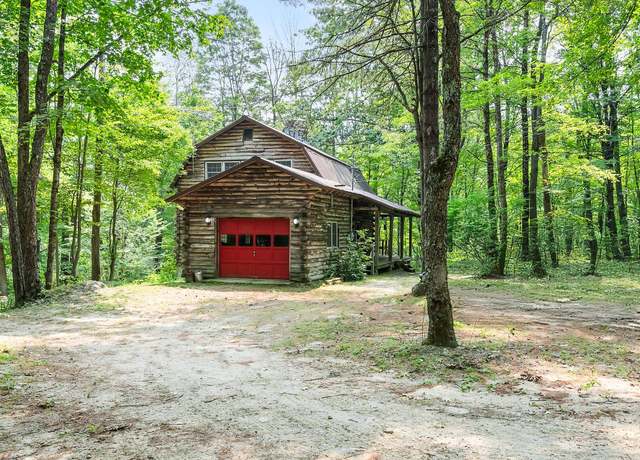 Property at 573 Concord End Rd, Hillsborough, NH 03244, 4 beds, 2 baths