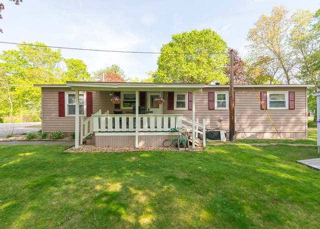 Property at 22 Marina Dr, Nashua, NH 03062, 3 beds, 1 bath