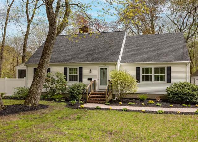Property at 1710 Islington St, Portsmouth, NH 03801, 3 beds, 2 baths