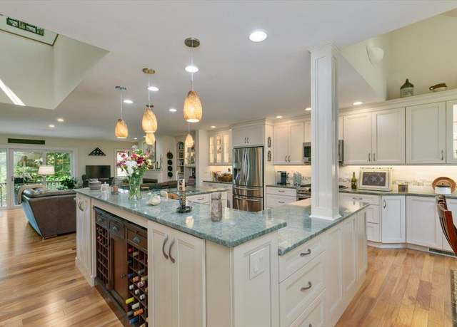 Property at 68 Peninsula Dr, Stratham, NH 03885, 2 beds, 2.5 baths