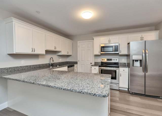 Property at 505 Southfield Ln, Peterborough, NH 03458, 3 beds, 2.5 baths
