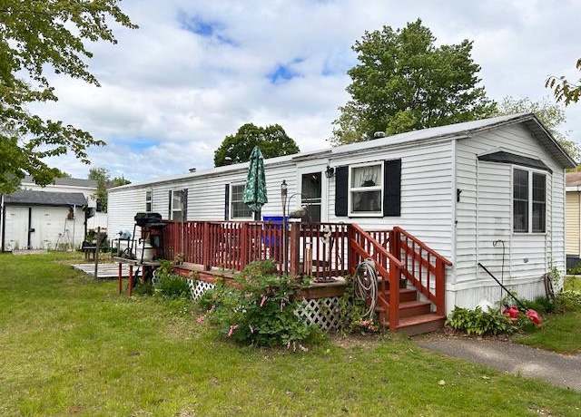 Property at 3 Lindenshire Ave, Exeter, NH 03833, 2 beds, 1 bath