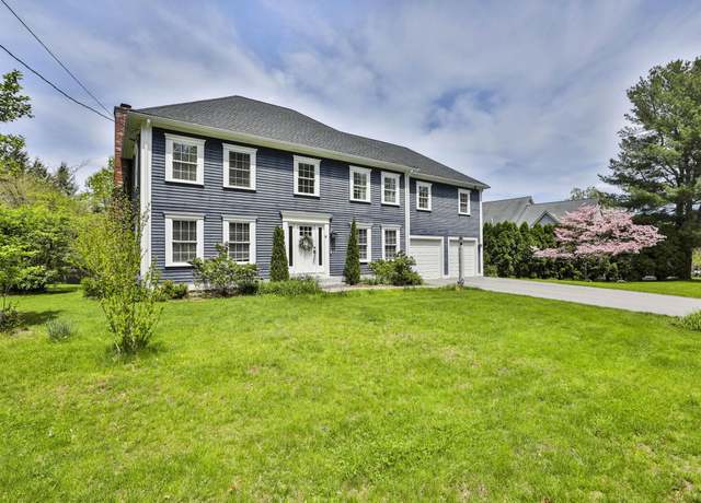 Property at 8 Bicentennial Dr, Nashua, NH 03062, 4 beds, 2.5 baths