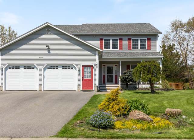 Property at 255 Wildflower Cir, Williston, VT 05495, 5 beds, 3.5 baths