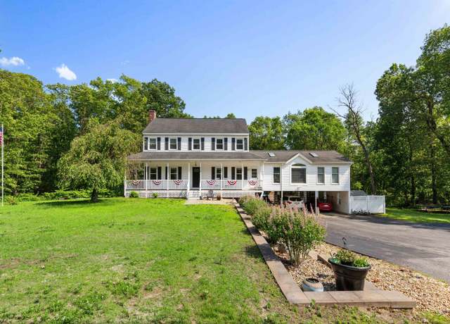 Property at 11 Parkside Dr, Pelham, NH 03076, 4 beds, 3.5 baths
