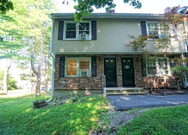 Property at 12 Picadilly Ct, Manchester, NH 03104, 2 beds, 1.5 baths
