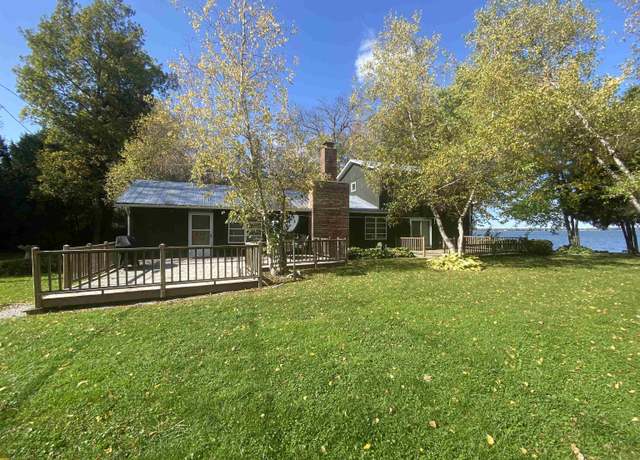Property at 31 Leo Dr, Swanton, VT 05488, 6 beds, 2 baths