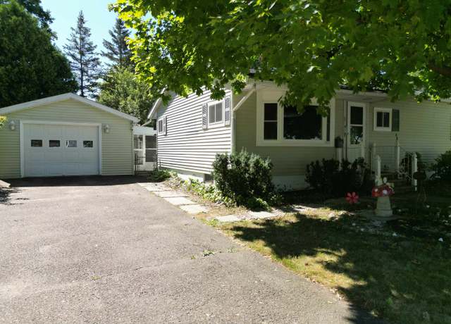 Property at 69 Arlington Ct, Burlington, VT 05408, 2 beds, 1.5 baths